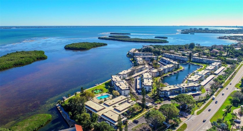 PENTHOUSE UNIT!! DEEDED BEACH ACCESS DIRECTLY ACROSS THE - Beach Condo for sale in Longboat Key, Florida on Beachhouse.com