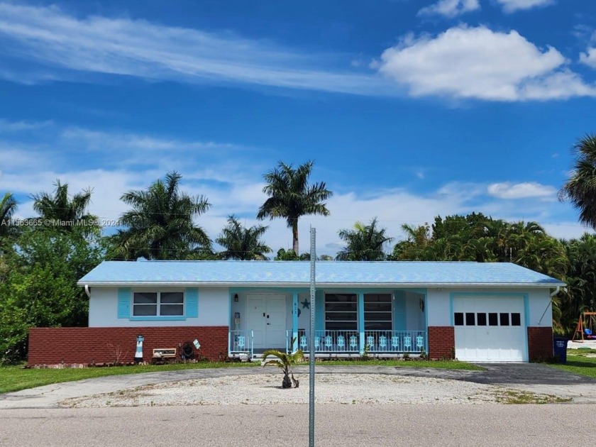 Beautiful Home, Great Location, no HOA, Zoned - Beach Home for sale in Fort Myers, Florida on Beachhouse.com