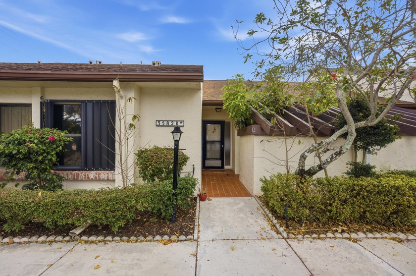 Move-in ready in a desirable 55+ community! Conveniently located - Beach Home for sale in Lake Worth, Florida on Beachhouse.com