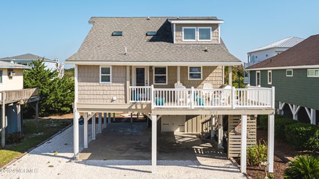 Updated and immaculate 5 bedroom,3 bath, fully furnished, home - Beach Home for sale in Ocean Isle Beach, North Carolina on Beachhouse.com