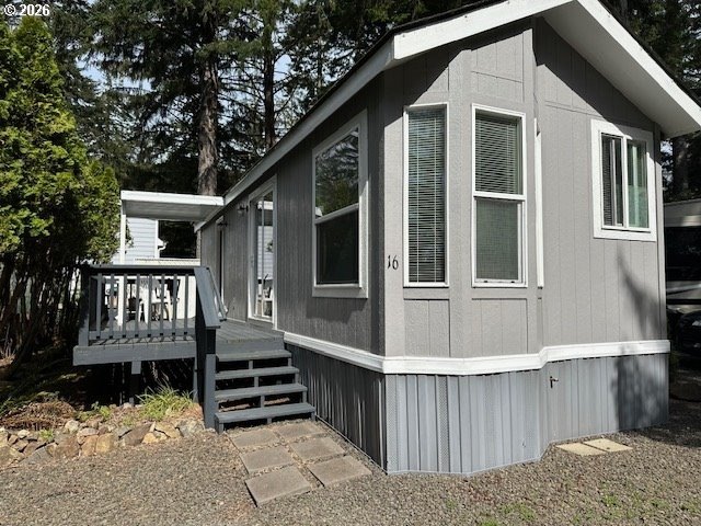Cutie in Buck Lake Trailer Park with wonderful lake views. This - Beach Home for sale in Florence, Oregon on Beachhouse.com