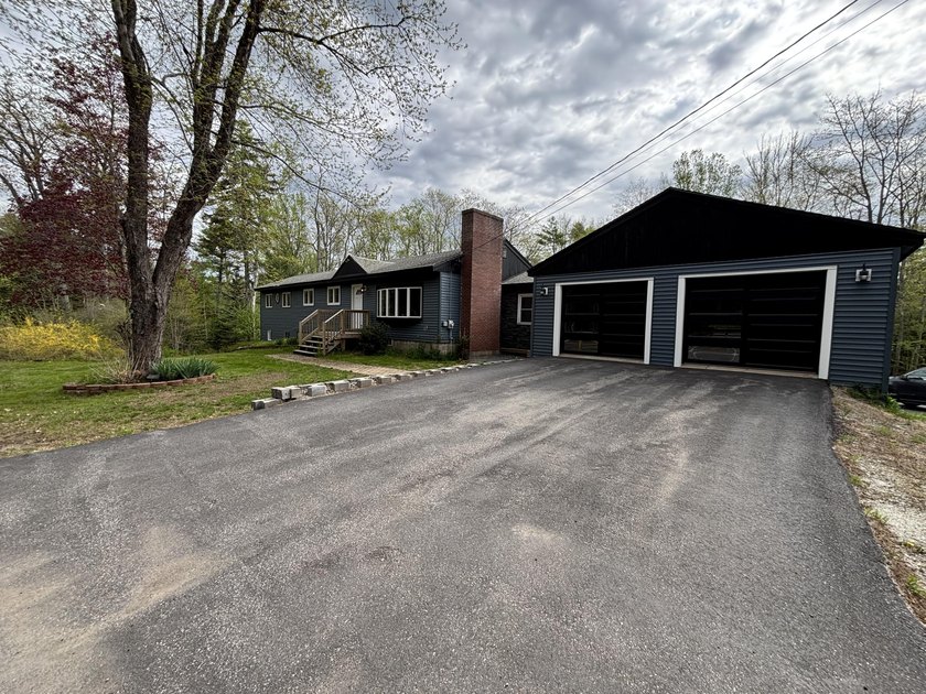 This beautifully updated 3-bedroom, 3-bath ranch style home with - Beach Home for sale in Harpswell, Maine on Beachhouse.com