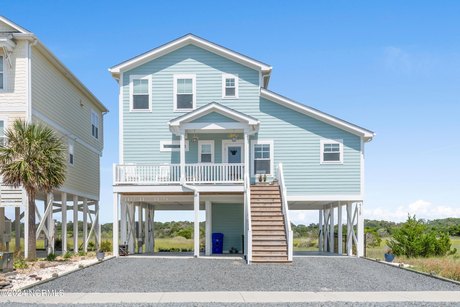 Lovely 2nd row home on Holden Beach, only 2 years young! Perfect - Beach Home for sale in Supply, North Carolina on Beachhouse.com