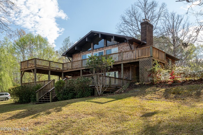 Amazing waterfront cottage sitting on over 2 acres along - Beach Home for sale in Blounts Creek, North Carolina on Beachhouse.com