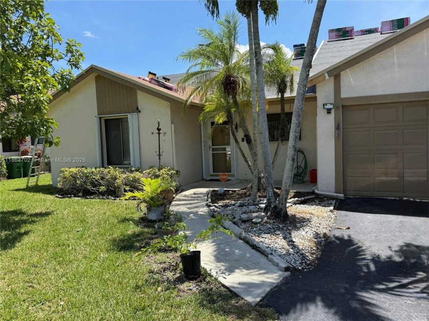 A Quiet ALL AGE community waterfront oasis in Tamarac's - Beach Townhome/Townhouse for sale in Tamarac, Florida on Beachhouse.com