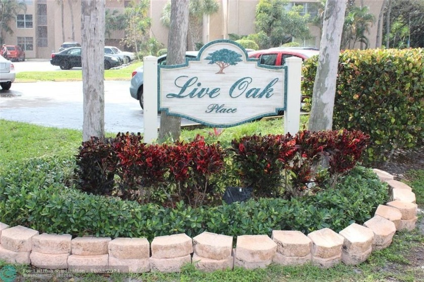 This spacious 3-bedroom, 2.5-bathroom corner unit townhome is - Beach Condo for sale in Davie, Florida on Beachhouse.com