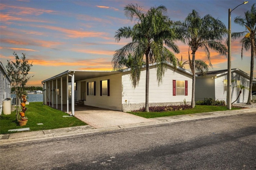 Fantastic view, Waterfront Florida living, 3/2/2 car carport - Beach Home for sale in Riverview, Florida on Beachhouse.com