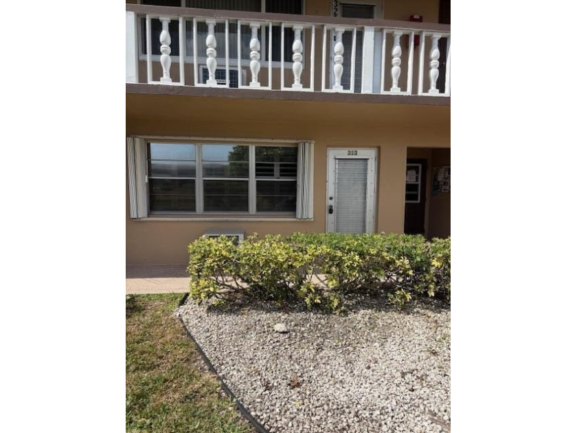 Beautiful updated First floor, 1 Bed/1Bath corner unit. New - Beach Condo for sale in West Palm Beach, Florida on Beachhouse.com
