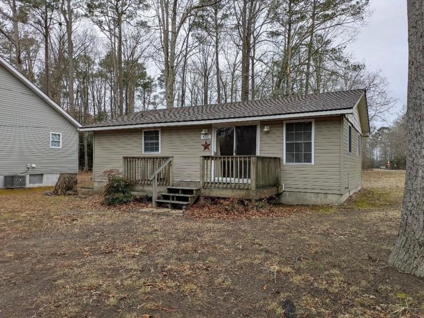Charming 1-bed, 2-bath single-story home in the sought-after - Beach Home for sale in Greenbackville, Virginia on Beachhouse.com