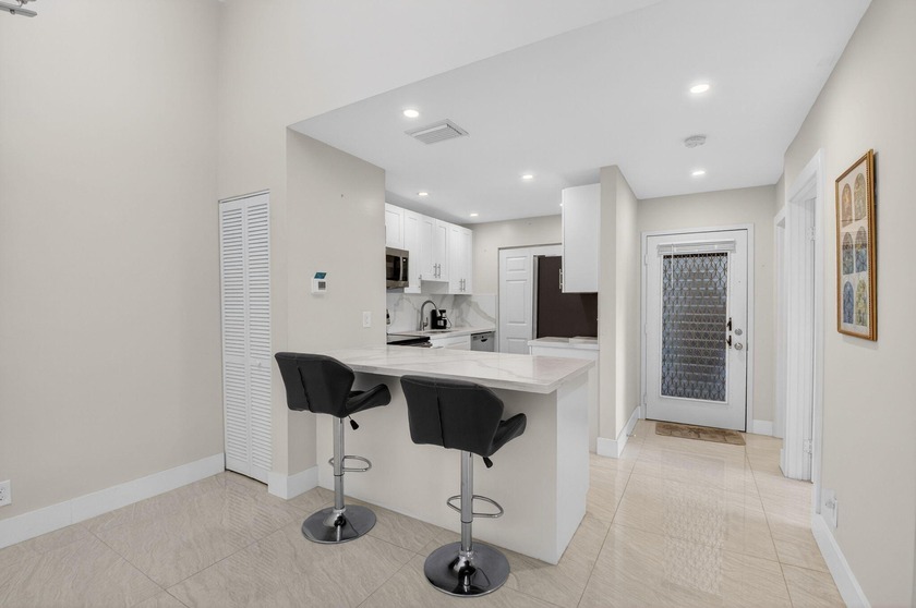 Gorgeous lake view! Beautiful second floor unit in the 55+ - Beach Condo for sale in Delray Beach, Florida on Beachhouse.com