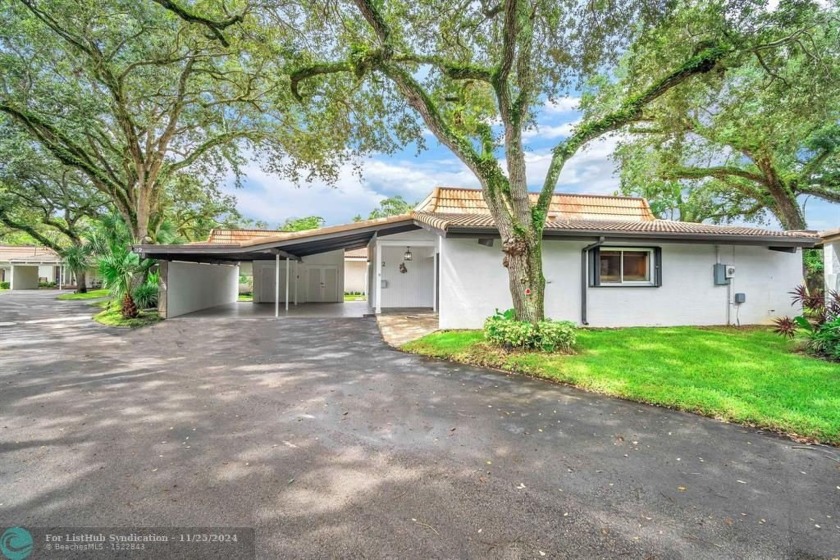 This stunning 2-bedroom, 2-bath villa in the desirable Emerald - Beach Condo for sale in Hollywood, Florida on Beachhouse.com