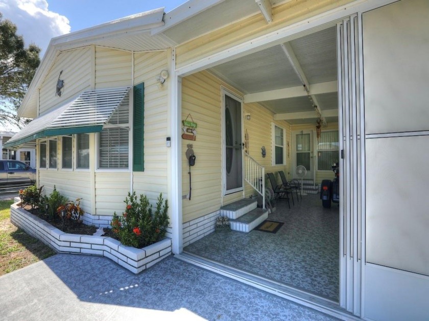 Perimeter lot offers spacious 2002 model  w/study 2x6 - Beach Home for sale in Barefoot Bay, Florida on Beachhouse.com