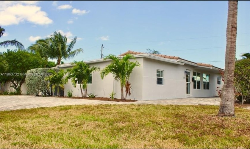 Beautiful 4-bedroom, 3-bath single family home on a corner lot - Beach Home for sale in Oakland Park, Florida on Beachhouse.com