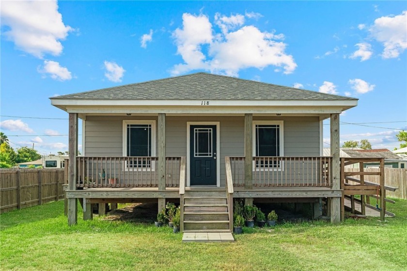 Turnkey Copano Heights cottage - 2 beds, 1 bath (2018) with - Beach Home for sale in Rockport, Texas on Beachhouse.com