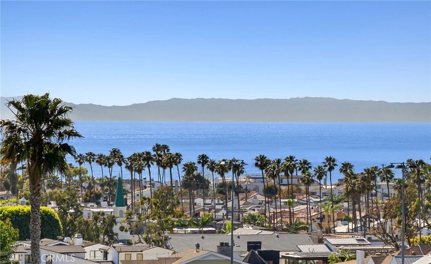 An exceptional opportunity to create a landmark coastal - Beach Home for sale in Corona Del Mar, California on Beachhouse.com