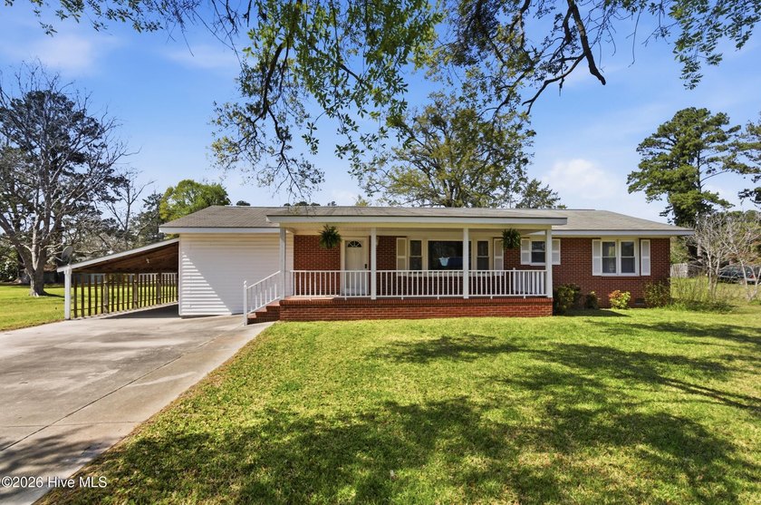 Situated on a rare full acre with no HOA, this cute brick home - Beach Home for sale in New Bern, North Carolina on Beachhouse.com