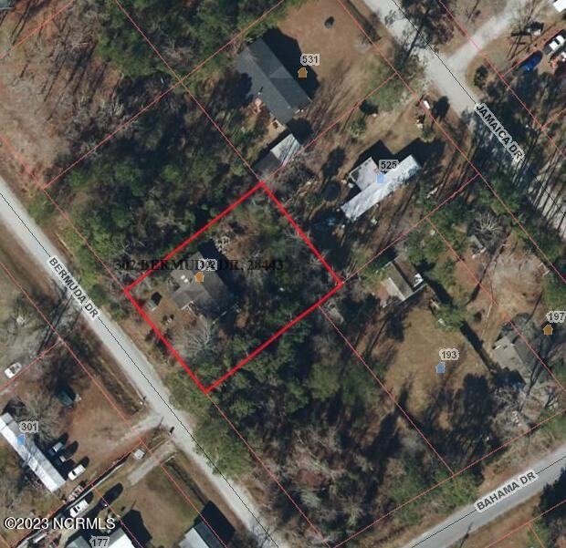 30 acre lot in the subdivision of Snug Harbor! Perfect lot to - Beach Lot for sale in Hampstead, North Carolina on Beachhouse.com