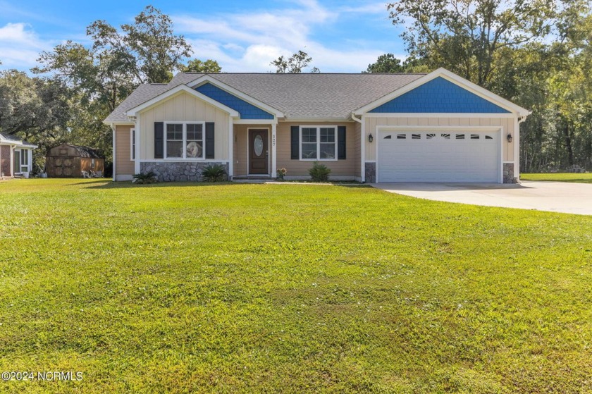 Beautiful custom built ranch style home with gorgeous finishings - Beach Home for sale in Beaufort, North Carolina on Beachhouse.com