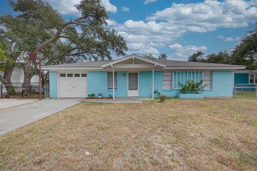 New Coastal Cottage Listing in Rockport, TX - Short-Term Rentals - Beach Home for sale in Rockport, Texas on Beachhouse.com