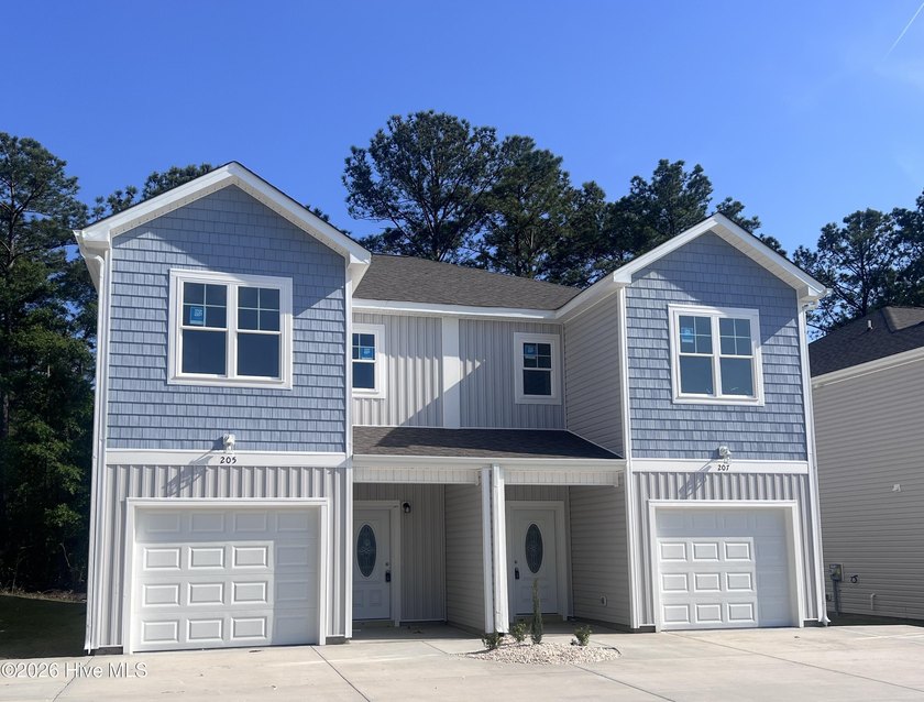 Welcome to this beautiful new townhome in SNEADS FERRY - Beach Townhome/Townhouse for sale in Holly Ridge, North Carolina on Beachhouse.com