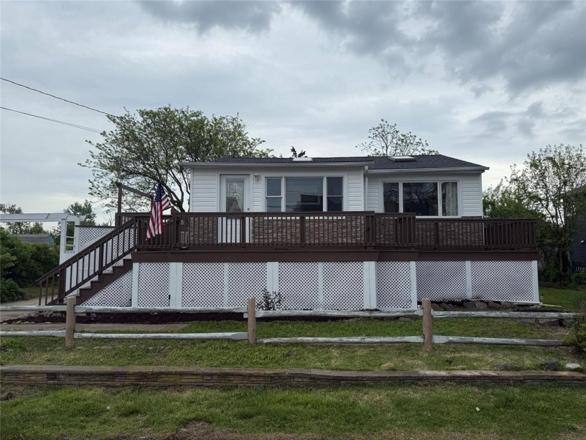 Welcome to this charming raised ranch nestled in the heart of - Beach Home for sale in Lindenhurst, New York on Beachhouse.com