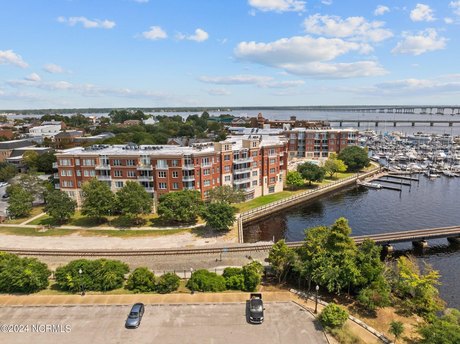 Welcome to your dream condo in the prestigious Sky Sail - Beach Condo for sale in New Bern, North Carolina on Beachhouse.com