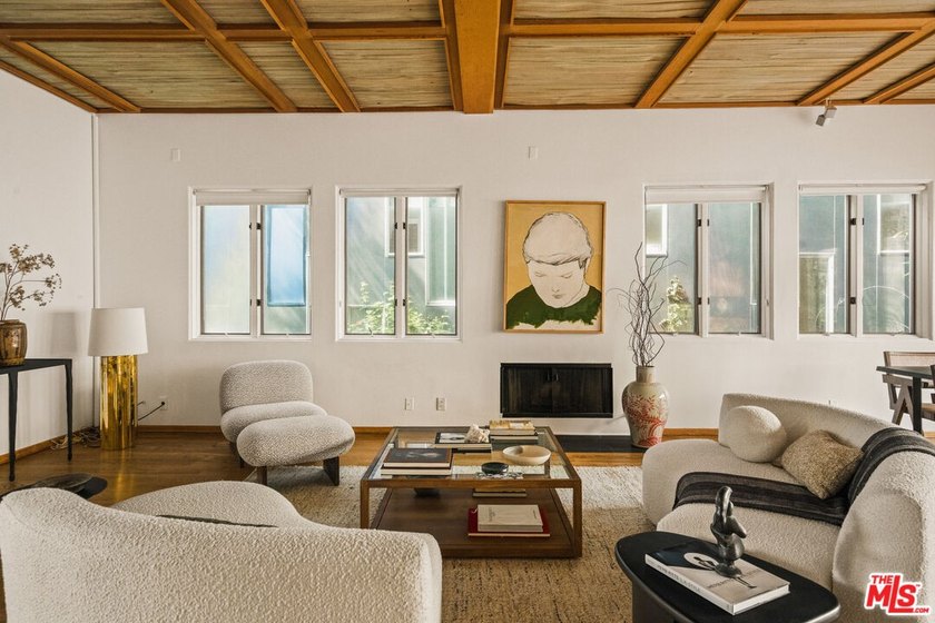 An exceptional townhome with all of the comfort and feel of a - Beach Condo for sale in Venice, California on Beachhouse.com