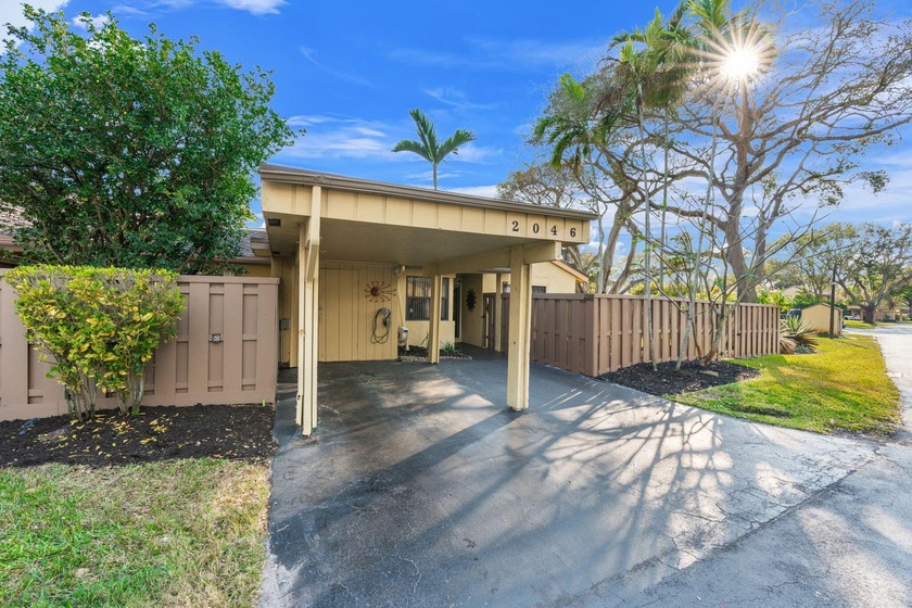 Welcome home to this spacious 2-bed, 2-bath corner Villa in a - Beach Home for sale in Deerfield Beach, Florida on Beachhouse.com