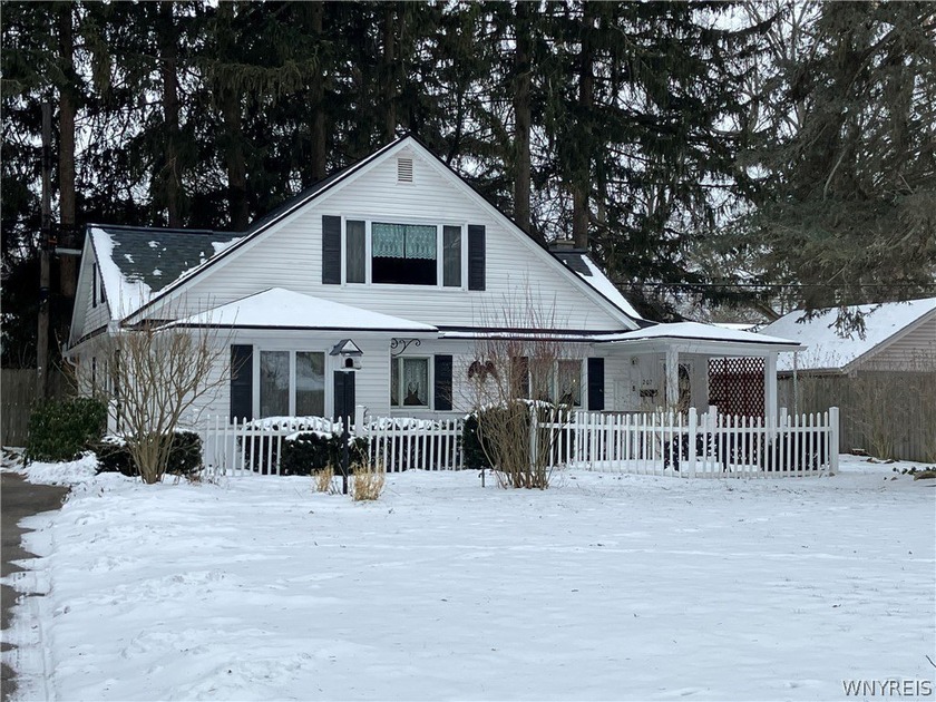 DOUBLE LOT 2 Bed/1.5 Bath Cape Cod In Irondequoit (207 & 215 - Beach Home for sale in Rochester, New York on Beachhouse.com