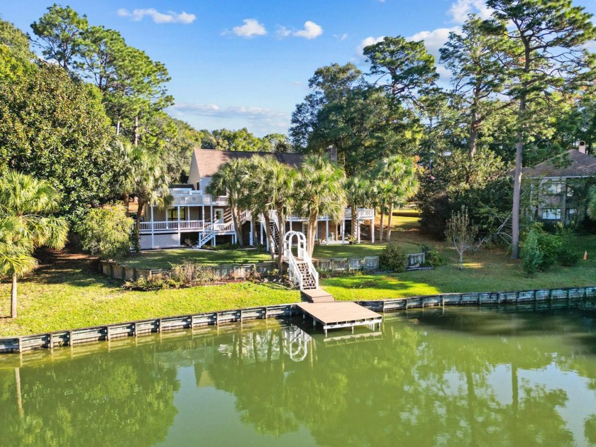 Escape to your own private oasis at this stunning lakefront home - Beach Home for sale in Niceville, Florida on Beachhouse.com