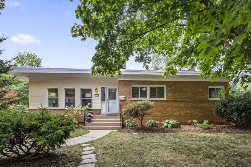 Brick corner ranch on tree-lined street in South Evanston - Beach Home for sale in Evanston, Illinois on Beachhouse.com