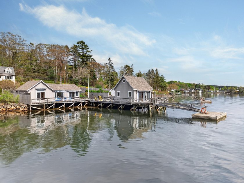 Classic Maine waterfront cottage with breathtaking sunsets and - Beach Home for sale in Boothbay Harbor, Maine on Beachhouse.com