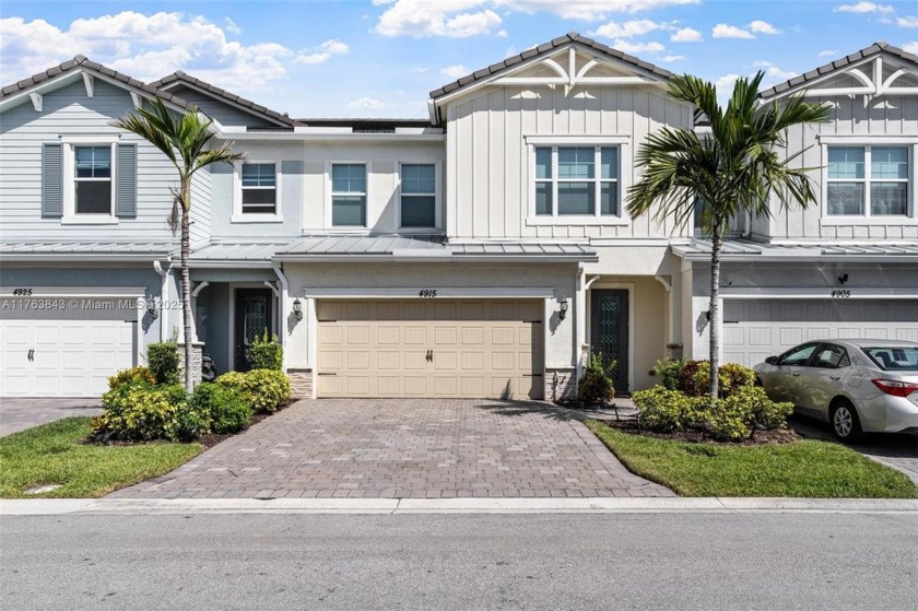 Stunning 3-Beds,2.5-Bath Townhome with 2-Car Garage in Parkview - Beach Townhome/Townhouse for sale in Hollywood, Florida on Beachhouse.com