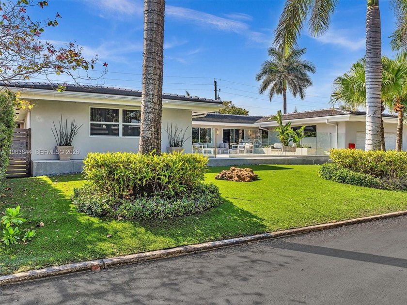 Experience luxury living in this Spacious and beautifully - Beach Home for sale in Hollywood, Florida on Beachhouse.com
