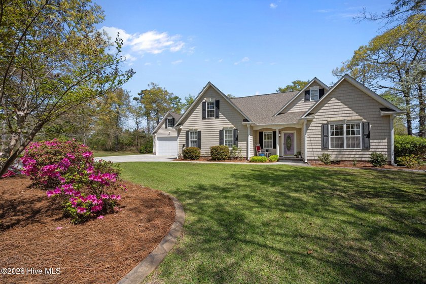 Pull into the driveway... and you'll feel it instantly--that - Beach Home for sale in Hampstead, North Carolina on Beachhouse.com