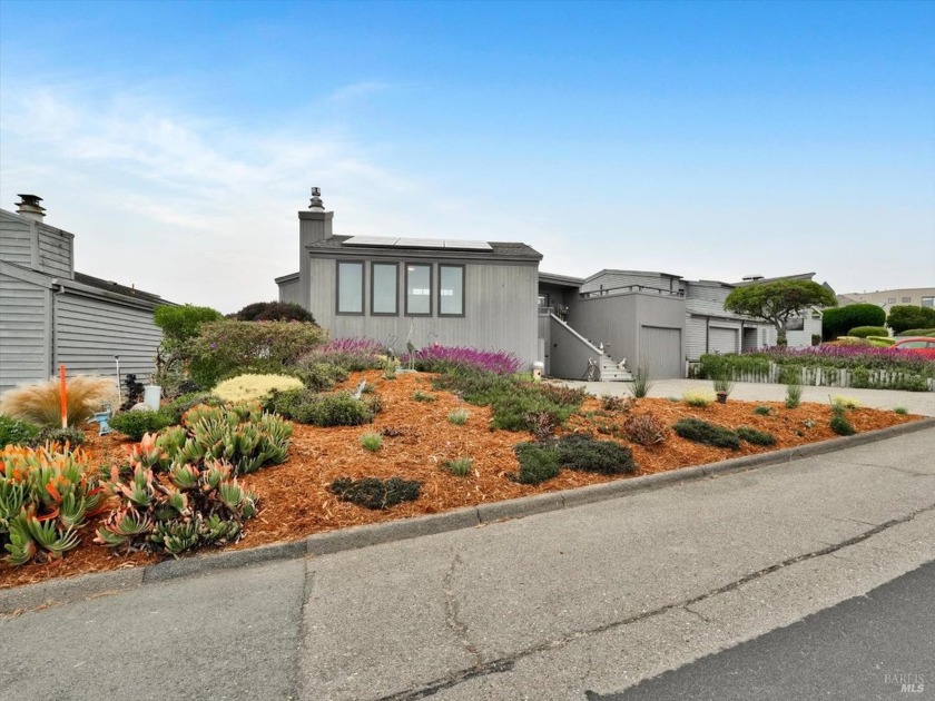 Exceptional views! Desirable location in Bodega Harbour. Split - Beach Home for sale in Bodega Bay, California on Beachhouse.com
