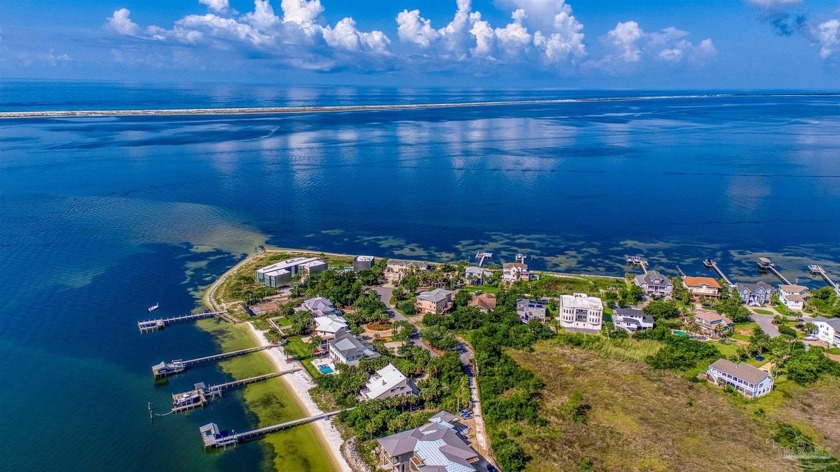 Experience the best of Gulf Breeze living in this stunning home - Beach Home for sale in Gulf Breeze, Florida on Beachhouse.com