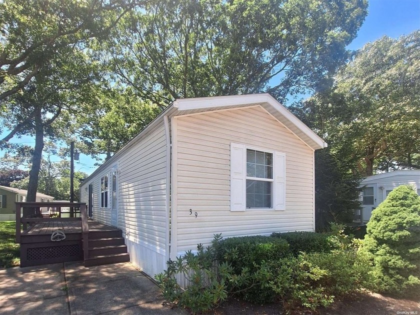 Over 55 Community. Must have good credit and pass background - Beach Home for sale in Riverhead, New York on Beachhouse.com