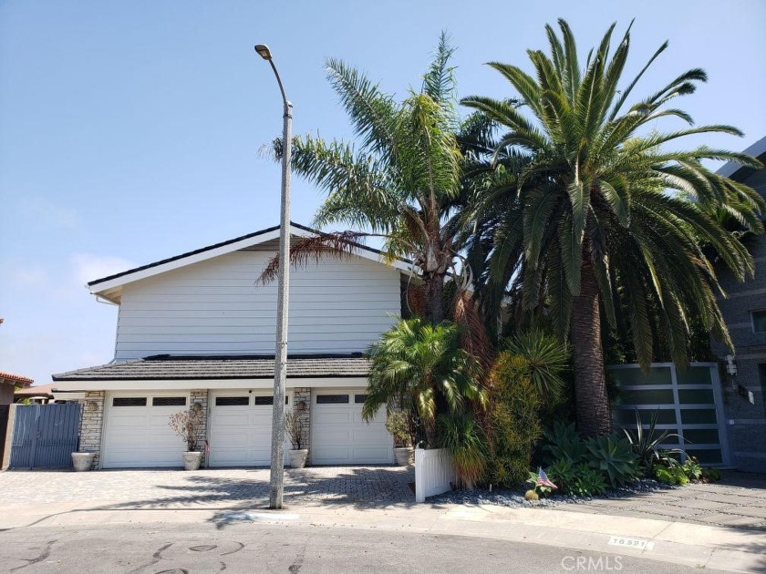 Nestled at the end of a peaceful cul-de-sac in the coveted - Beach Home for sale in Huntington Beach, California on Beachhouse.com