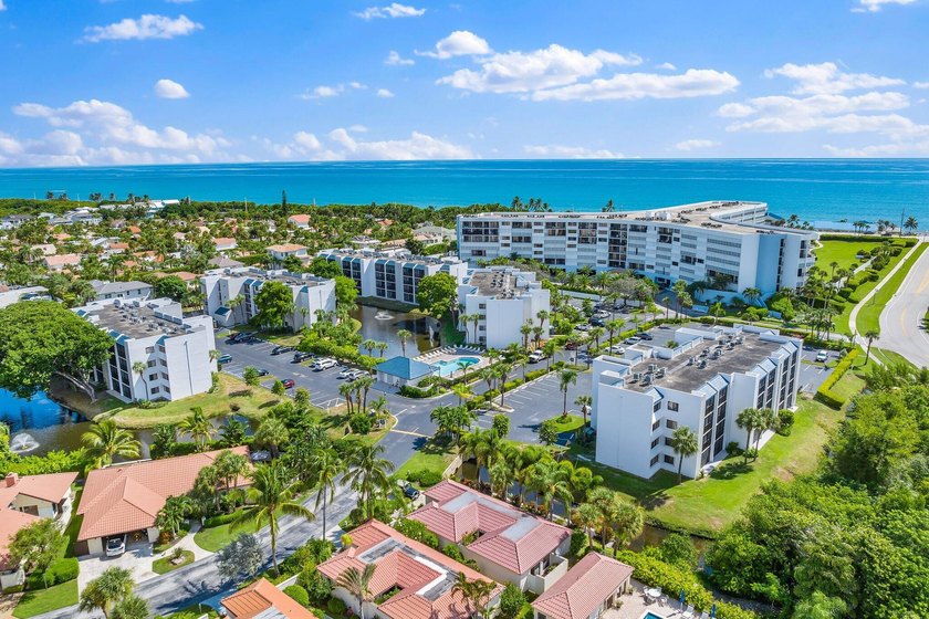 Make this renovated condo residence baby steps to the beach and - Beach Condo for sale in Jupiter, Florida on Beachhouse.com