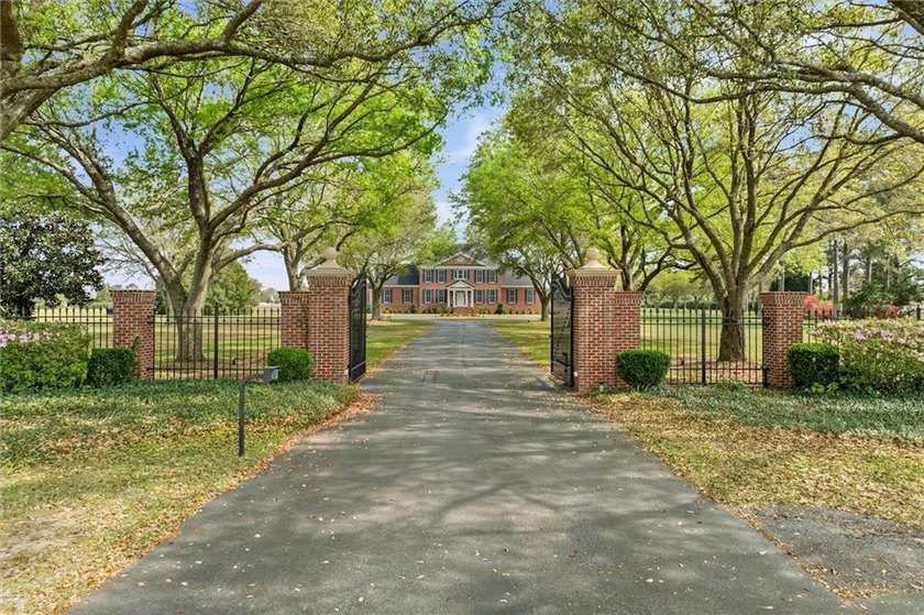 Stunning Estate Home on 26 +/- Acres in Desirable West Mobile! - Beach Home for sale in Mobile, Alabama on Beachhouse.com