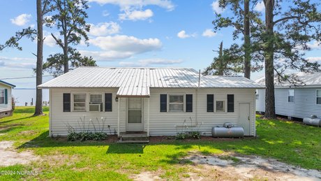 Don't miss your chance to enjoy waterfront living in this - Beach Home for sale in Belhaven, North Carolina on Beachhouse.com