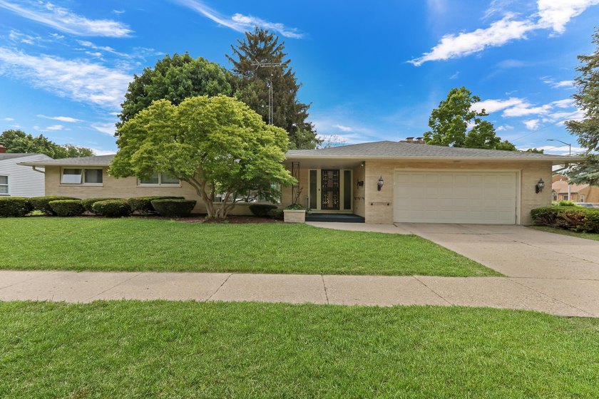 Welcome to 7504 19th Ave, a 3 bed, 2.5 bath ranch on Kenosha's - Beach Home for sale in Kenosha, Wisconsin on Beachhouse.com