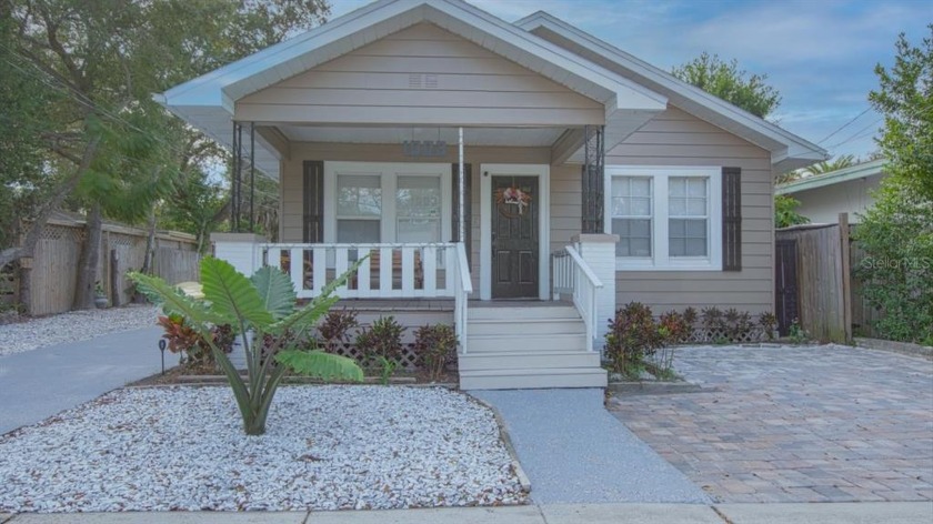 LOCATION LOCATION LOCATION!!! Less than 10 minutes drive or 25 - Beach Home for sale in Clearwater, Florida on Beachhouse.com