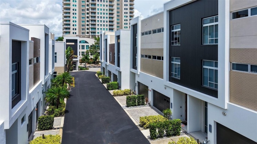 HAPPY NEW YEAR ---HAPPY NEW LIST PRICE! WELCOME Home to The Q an - Beach Townhome/Townhouse for sale in Sarasota, Florida on Beachhouse.com