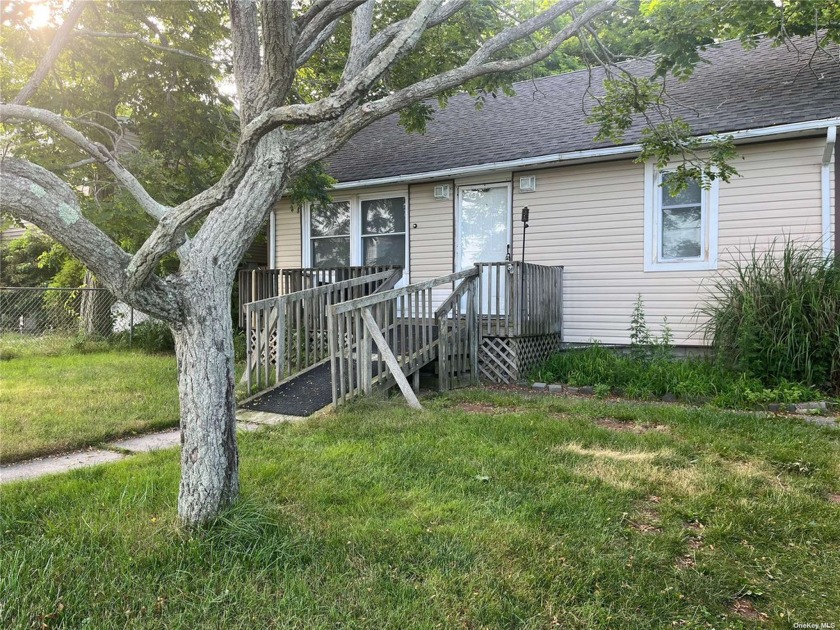 Nice looking home with two bedrooms, one bathroom, living room - Beach Home for sale in Mastic Beach, New York on Beachhouse.com