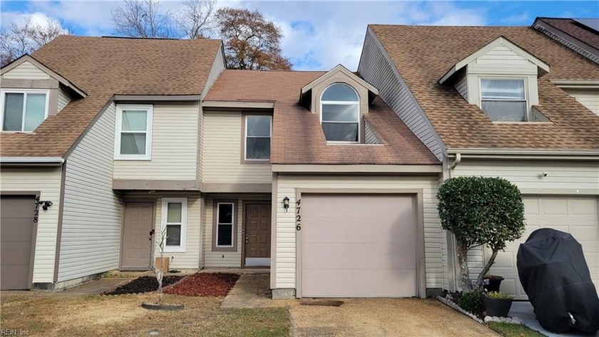 Beautiful move in ready townhouse with garage, featuring 3 - Beach Townhome/Townhouse for sale in Virginia Beach, Virginia on Beachhouse.com