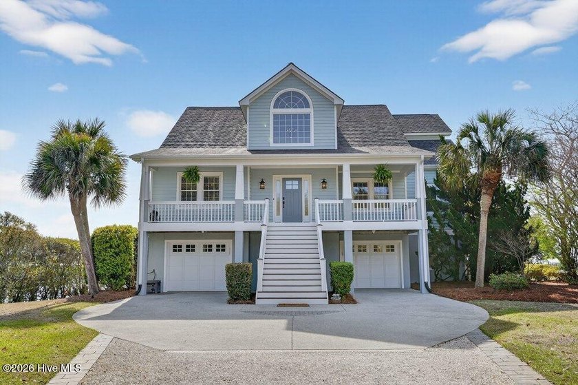Gracefully elevated on an almost 2-acre lot in a quiet - Beach Home for sale in Hampstead, North Carolina on Beachhouse.com