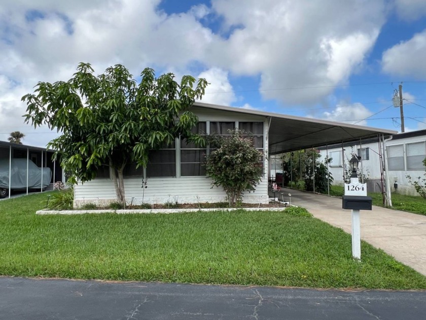 Here's a great home that's priced to sell! This 2 bed/2 bath - Beach Home for sale in Daytona Beach, Florida on Beachhouse.com