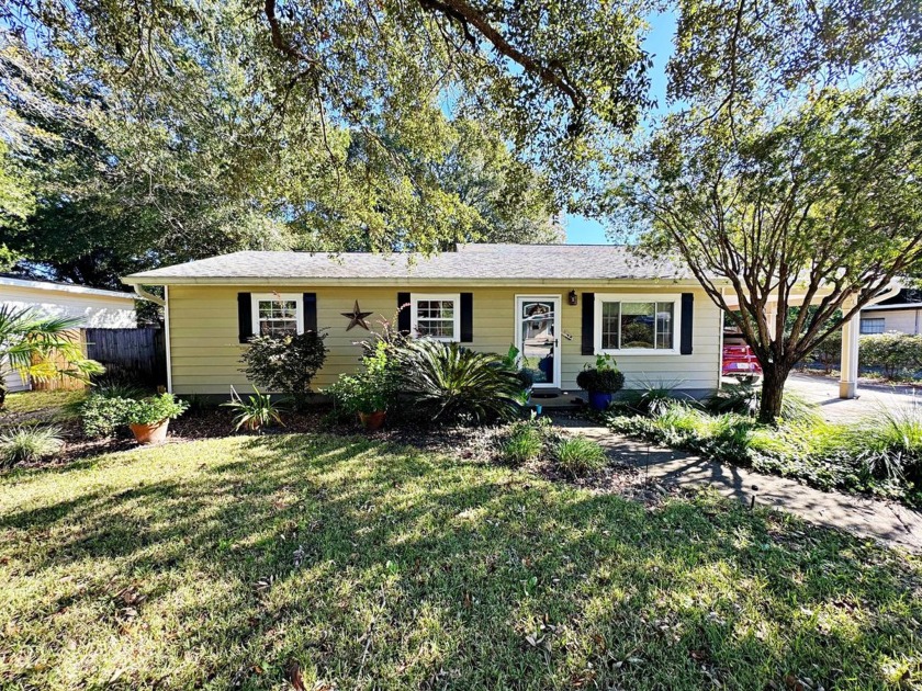 Welcome to this charming 3-bedroom, 1-bathroom home that - Beach Home for sale in Fort Walton Beach, Florida on Beachhouse.com